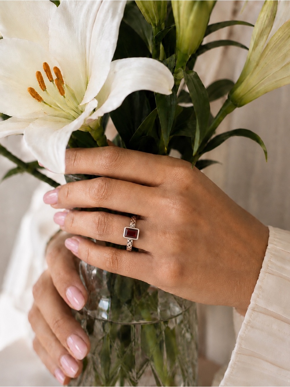 Silpada Vintage Hammered Sterling Silver SUNGLOW Faceted Garnet Ring